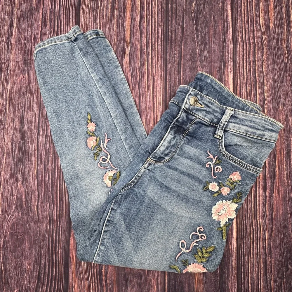 St Johns Bay Skinny Jeans 10 Floral Embroidered Denim Boho Mid Rise Stretch
